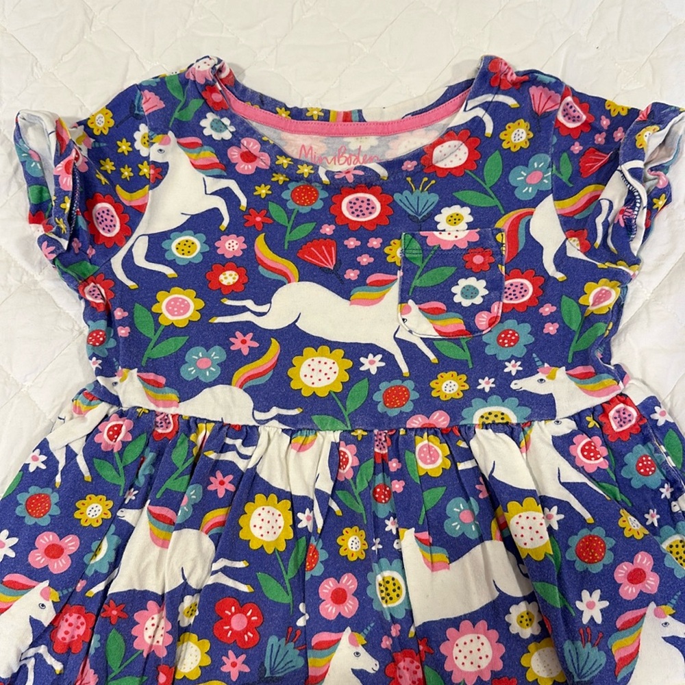 Mini Boden Girls 6-7 cozy short sleeve play dress with unicorn print and pockets